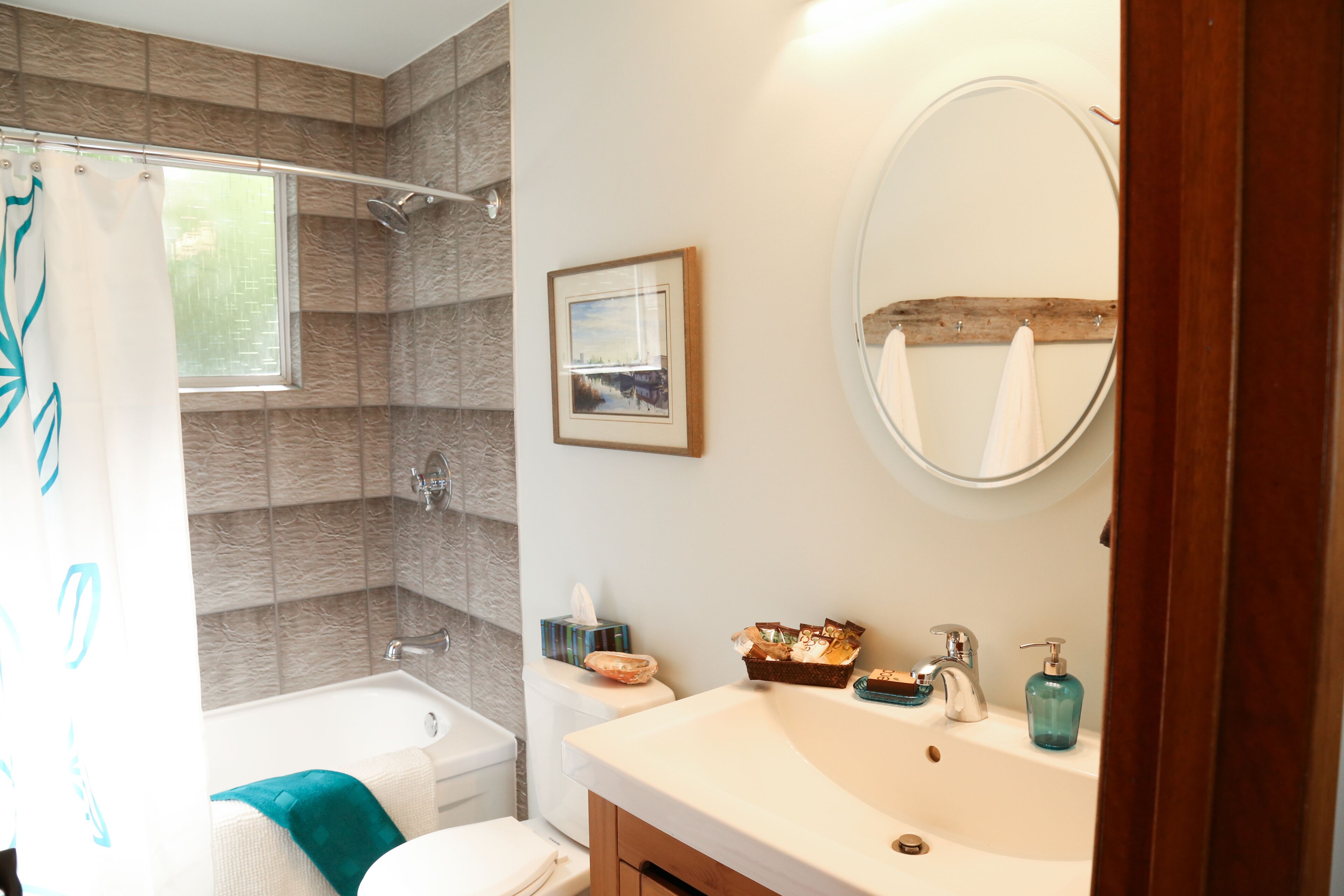 Tall Cedars Beach House - Oceanfront with hot tub