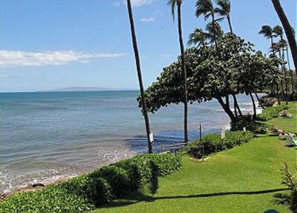 On the beach - Ocean View KAN316 - Maui Condo in Quiet Beachfront Resort—Great Views & Value (Wailuku)