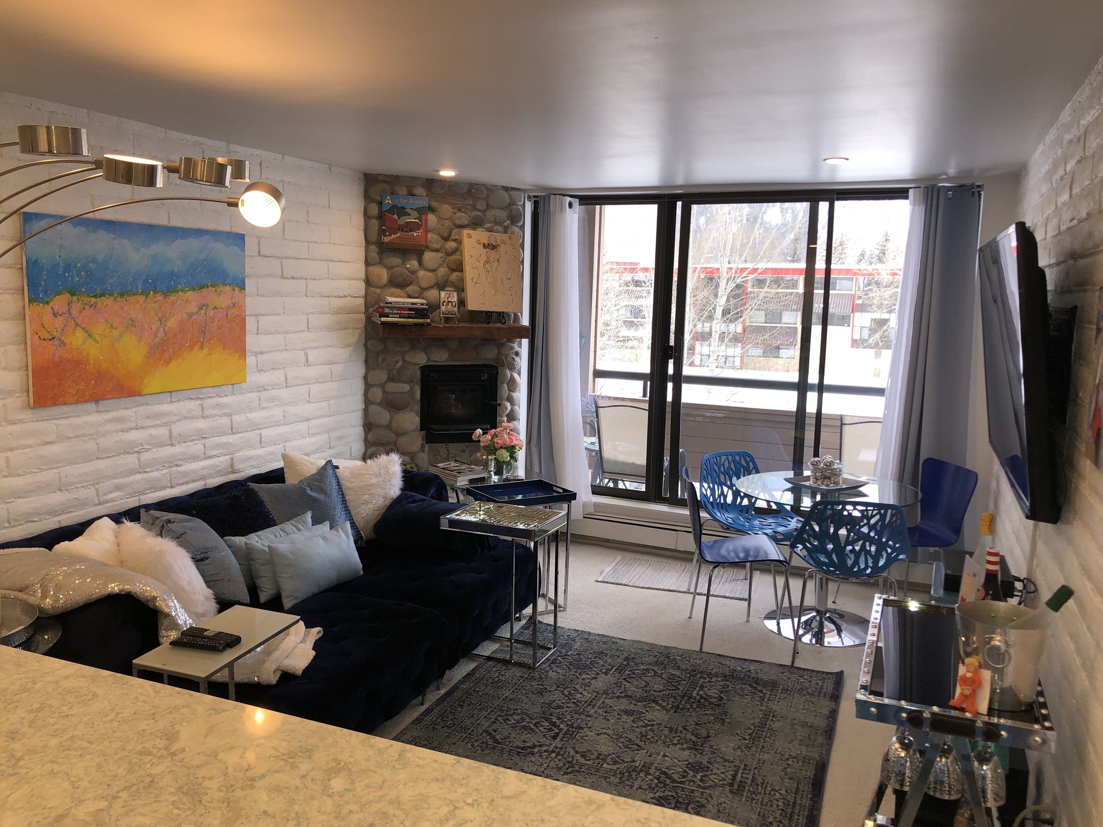Chic Ajax views Renovated condo in ASPEN -July available HOA rules in force