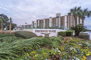 Property grounds - Gulf Front Condo | Tennis Court on Property! (Orange Beach)