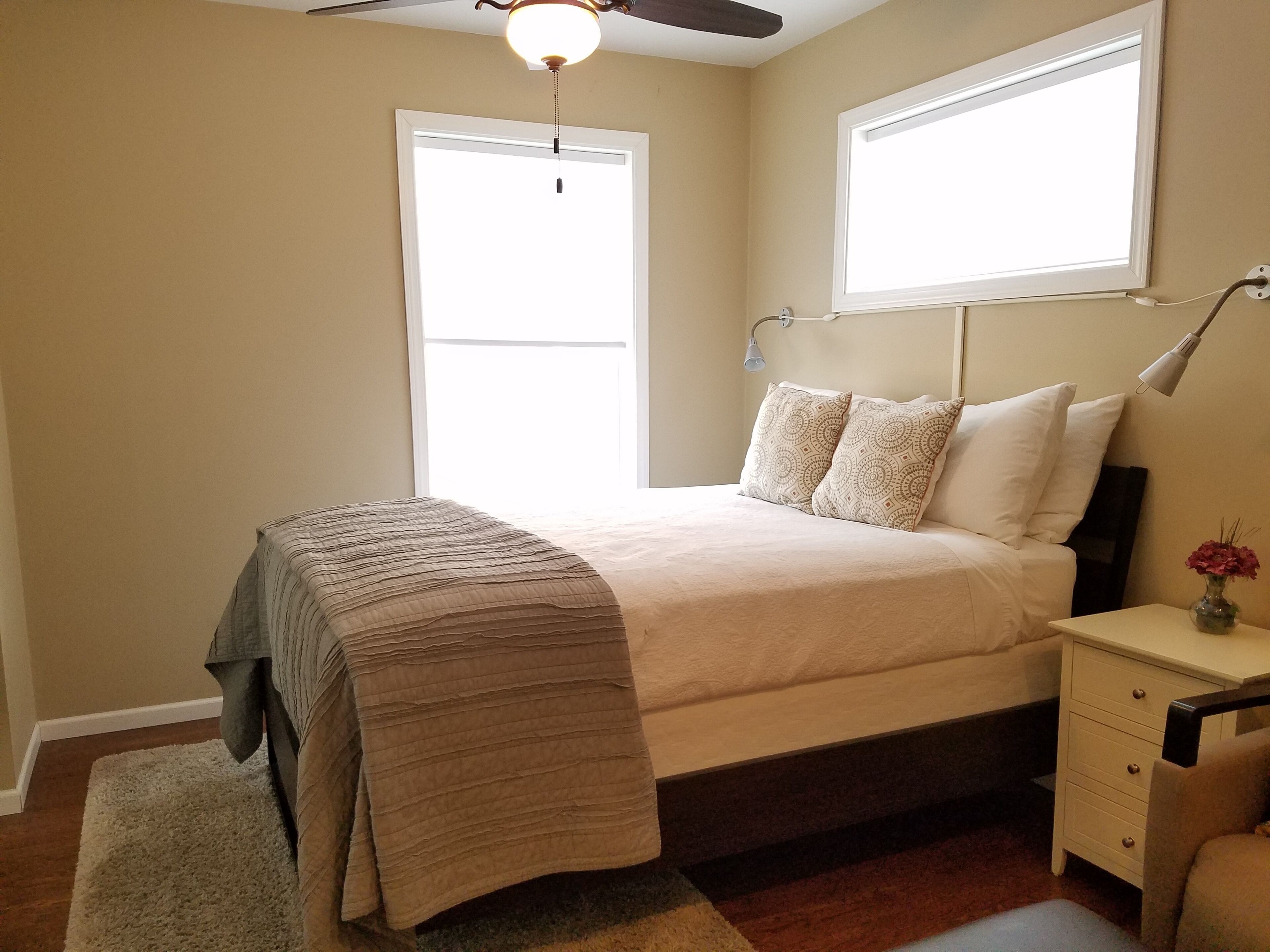 Lake Nokomis Gem - Free WiFi and Close to MSP & Mall of America