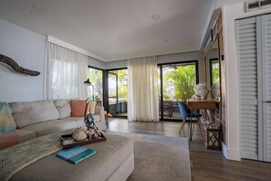 تلفزيون ذكي، كرة قدم الطاولة، تنس طاولة، كُتُب