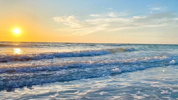 ビーチの近く、サンラウンジャー、ビーチタオル