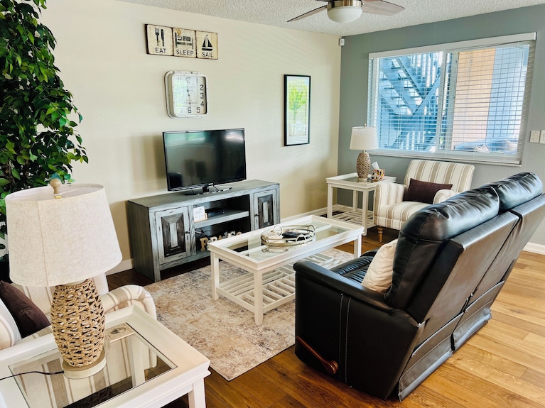 Live Like A Local. Heated Pool, Steps To The Beach. 2nd Floor Unit. Unit B - Indian Rocks Beach, FL