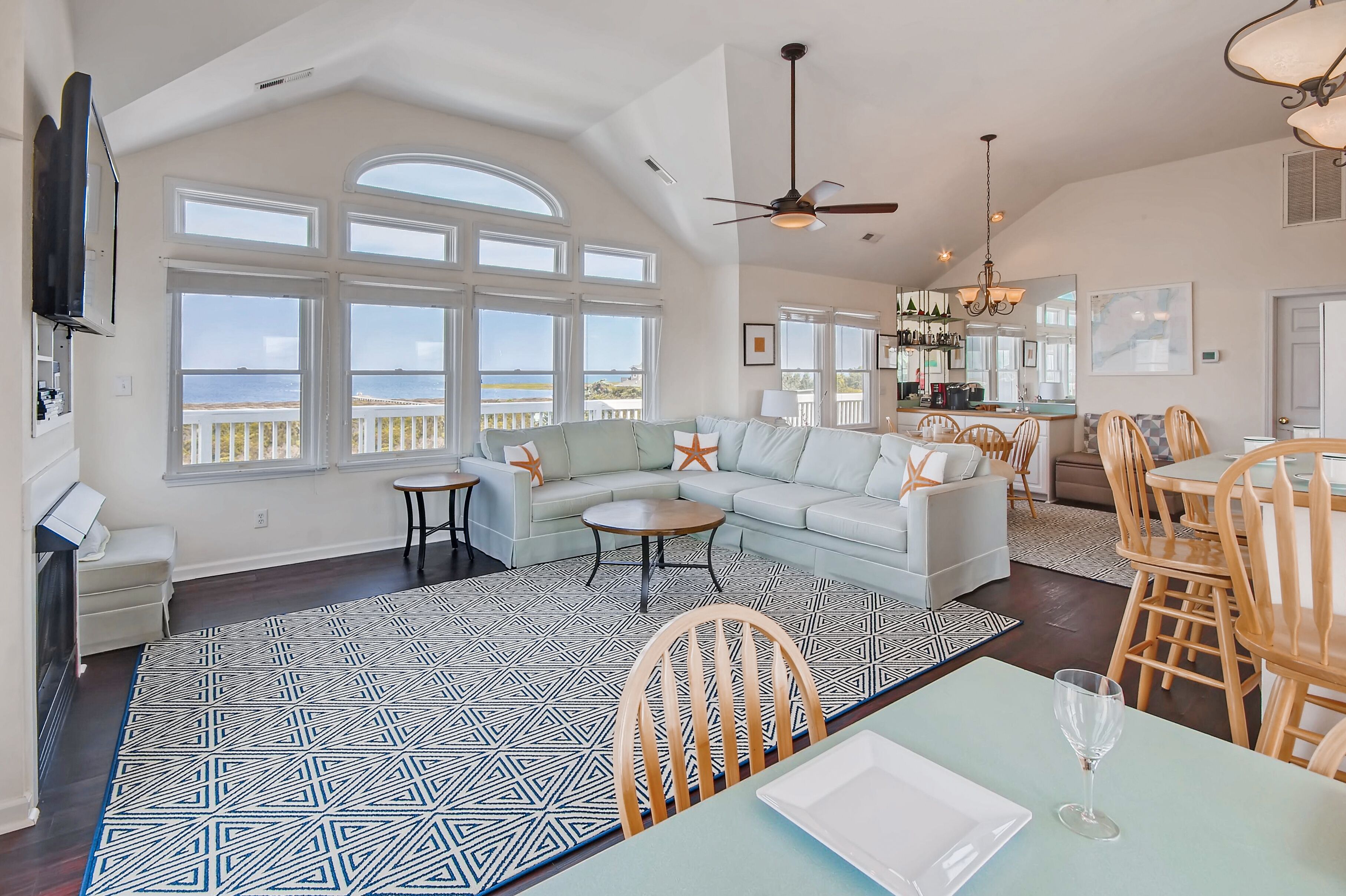 TV, peis og DVD-spiller