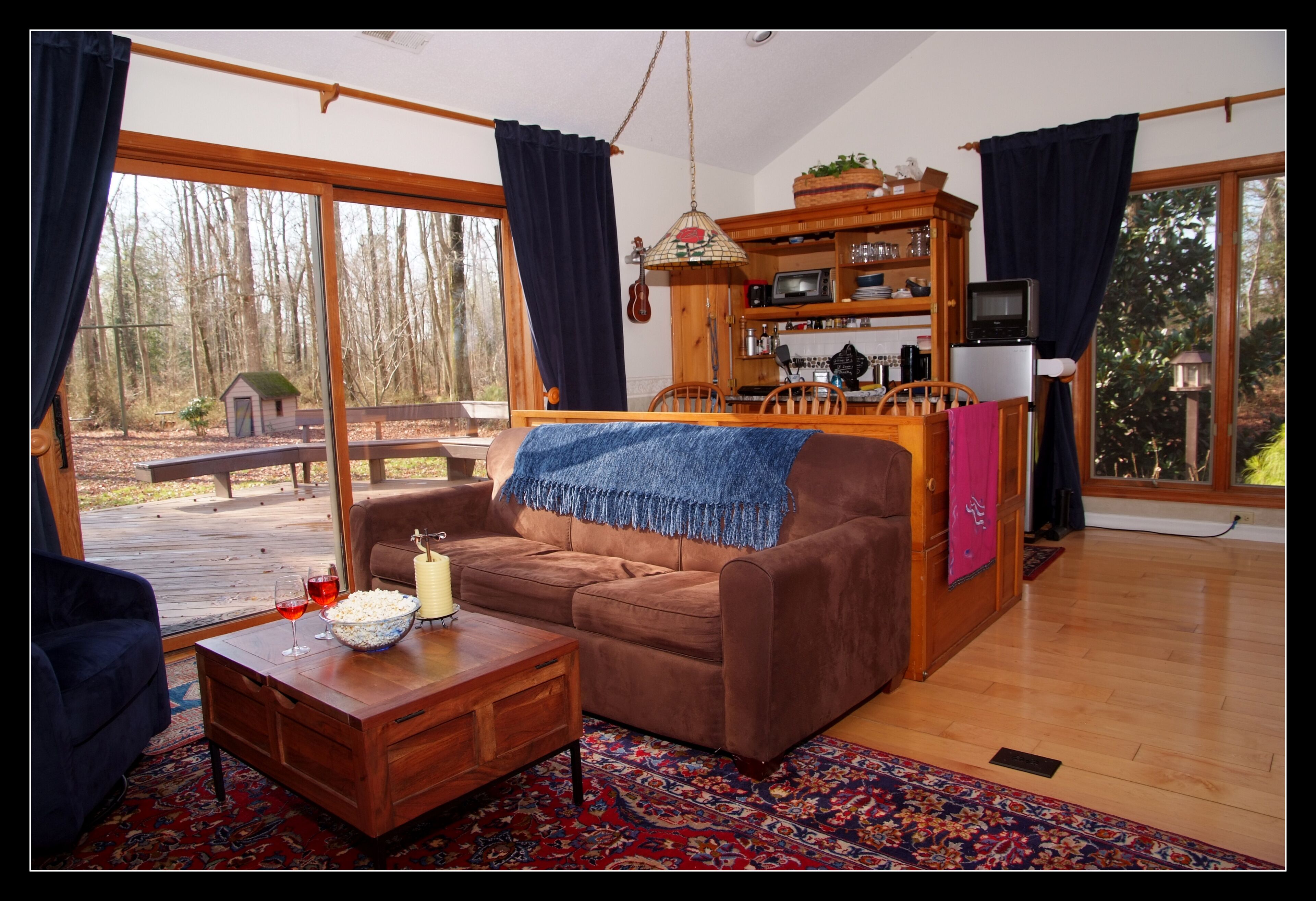 Romantic Couples Suite in Nature Retreat Setting; day trip to beach!