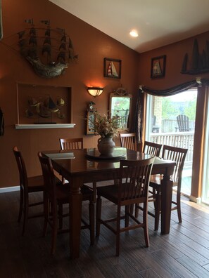 Dining - Lake Travis Waterfront - Outstanding Views, Boat Dock/Deep Water, Walk to Pool (Point Venture)