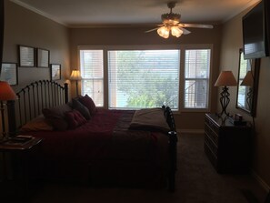 3 bedrooms, desk, iron/ironing board, free WiFi - Lake Travis Waterfront - Outstanding Views, Boat Dock/Deep Water, Walk to Pool (Point Venture)