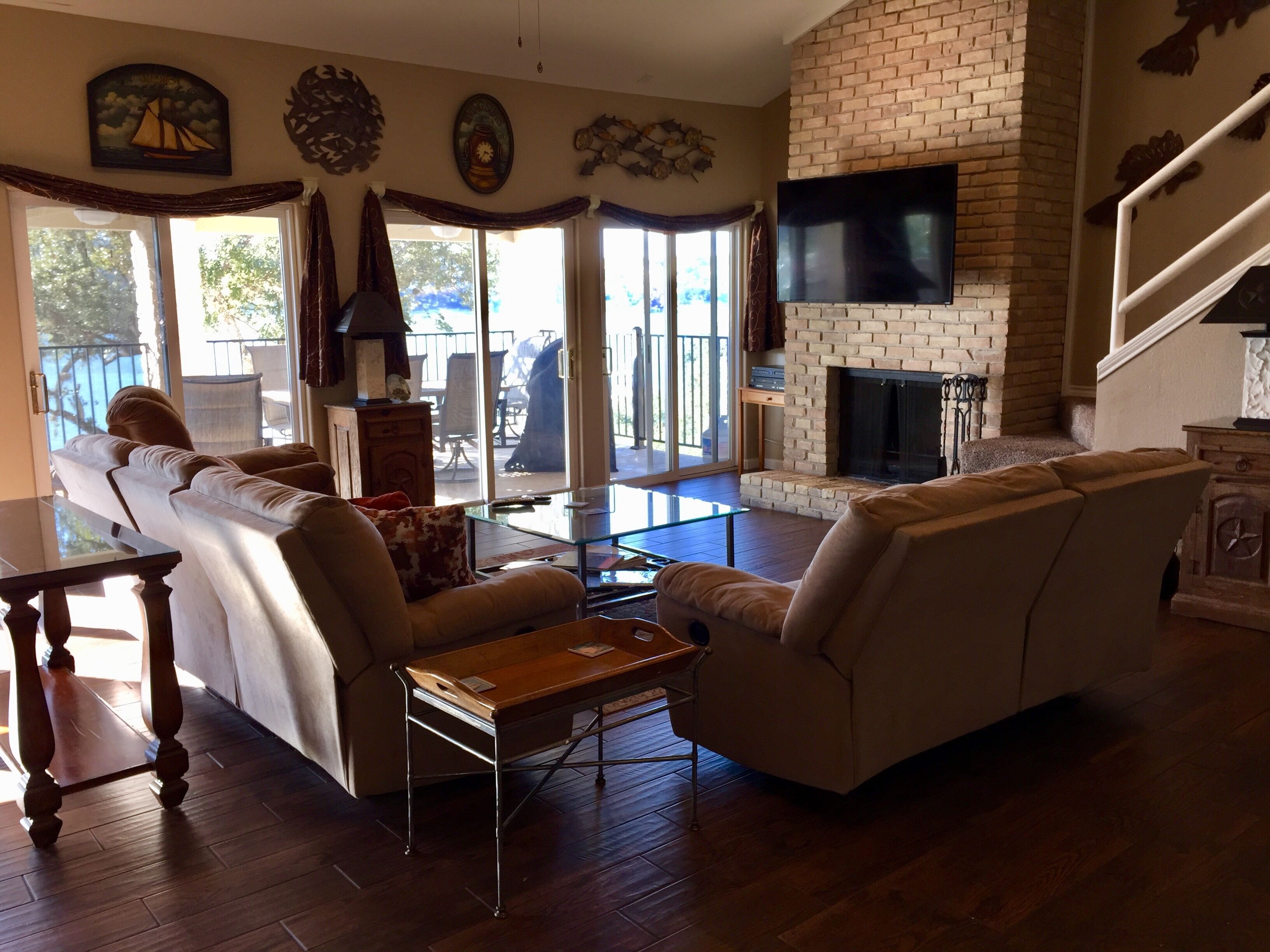Lake Travis Waterfront - 3BR/3BA Outstanding Views, Boat Dock
