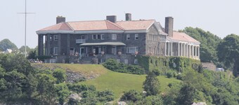 Sweet summer escape on Newport Harbor