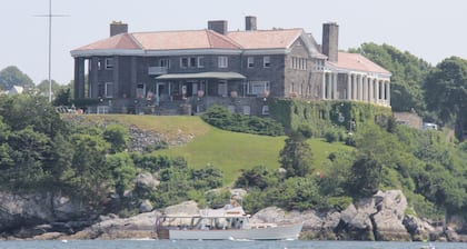 Sweet summer escape on Newport Harbor