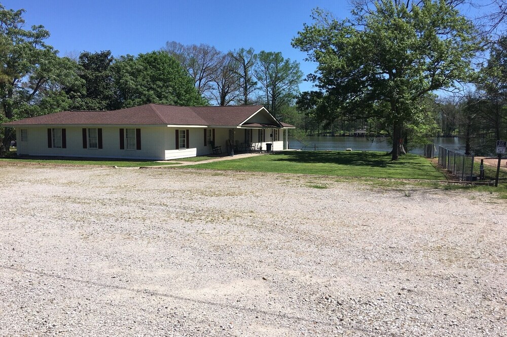 Lakefront Lodge On Beautiful Lake Concordia