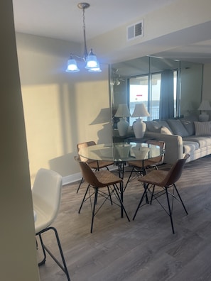 Dining - Year-Round Sunset View! - Compass Point - Condo # 703 (Gulf Shores)