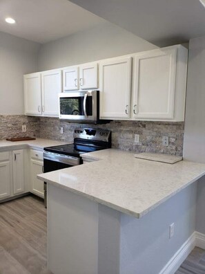 Fridge, microwave, oven, stovetop - North Scottsdale, AZ (Scottsdale)