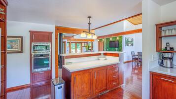 Frigorífic, microones, forn i placa de cuina