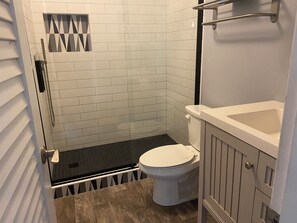 Combined shower/bathtub, hair dryer, towels, soap - Steps from the Beach in North Kihei, AC in Bedroom & Living Room (Kihei)