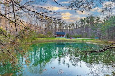 Escape to The Red Barn! Private Retreat on 8 acres w/Firepit & Stocked Pond!