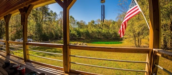 Privat unik hytte med tjern på 6 mål, peis, WiFi, fotturer