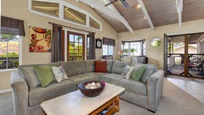 Smart TV, DVD player, books, video library - Catch the Sunset! Beautiful Ocean View Home with A/C, and Lots of Space! (Waikoloa Village)