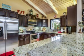 Fridge, microwave, oven, stovetop - Catch the Sunset! Beautiful Ocean View Home with A/C, and Lots of Space! (Waikoloa Village)