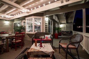 Outdoor dining - Catch the Sunset! Beautiful Ocean View Home with A/C, and Lots of Space! (Waikoloa Village)