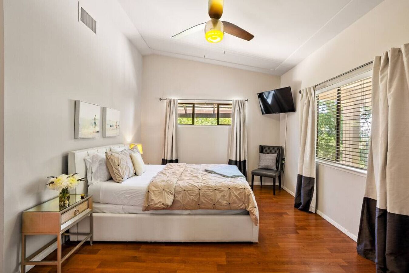 2 habitaciones, escritorio, tabla de planchar con plancha y wifi 