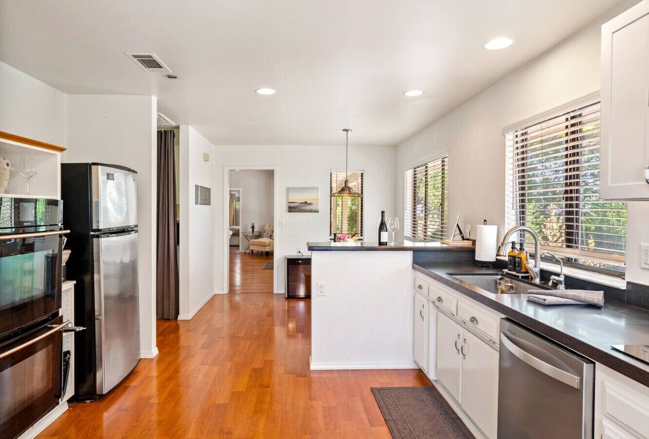 雪櫃、微波爐、焗爐、爐具