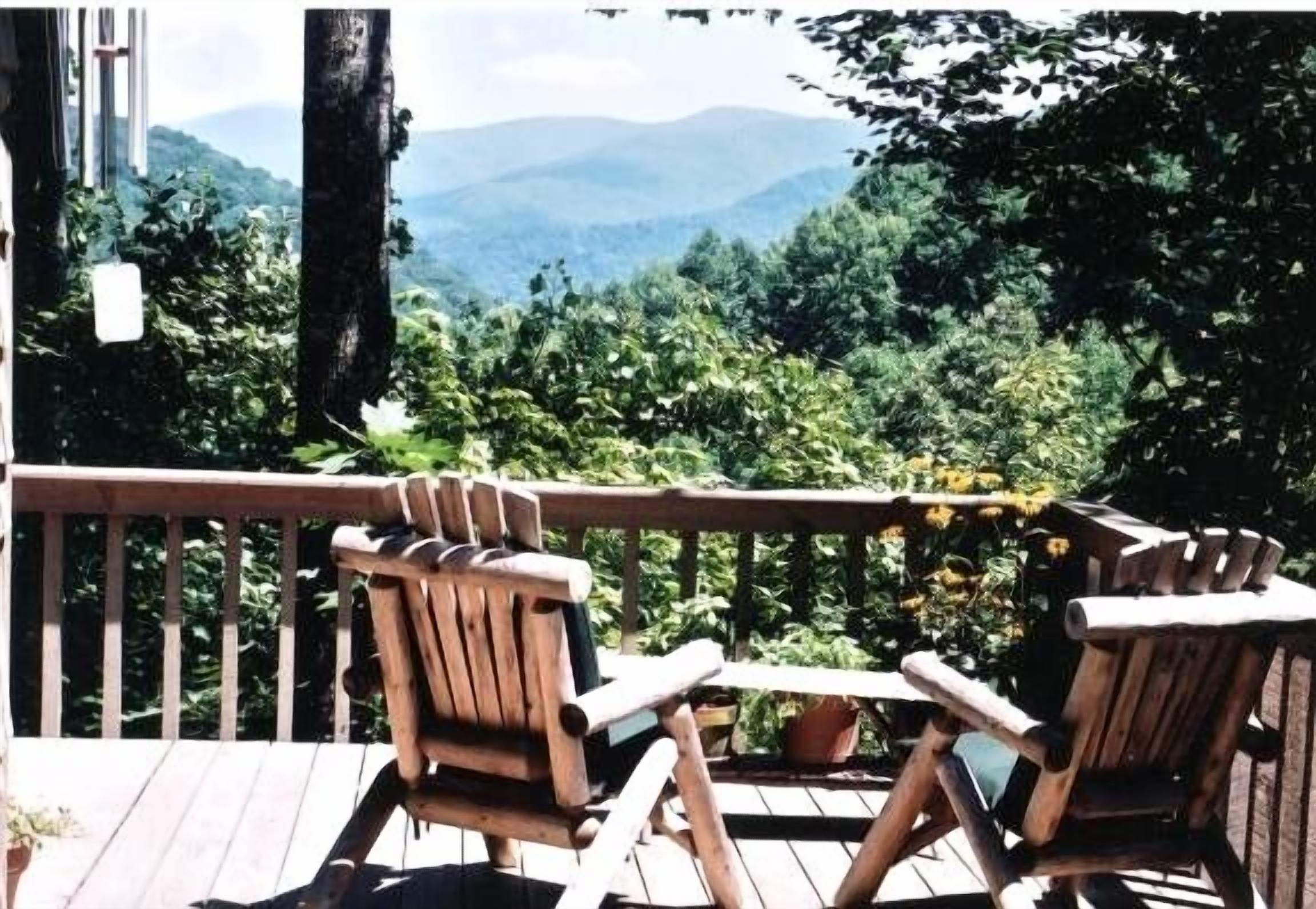 Stunning View,  Secluded Luxury Treehouse, State Park Resort, Appalachian Trail