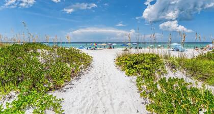 Anthony Beach Cottages - Gulfview Condo - 2 bedroom gulf front with heated pool