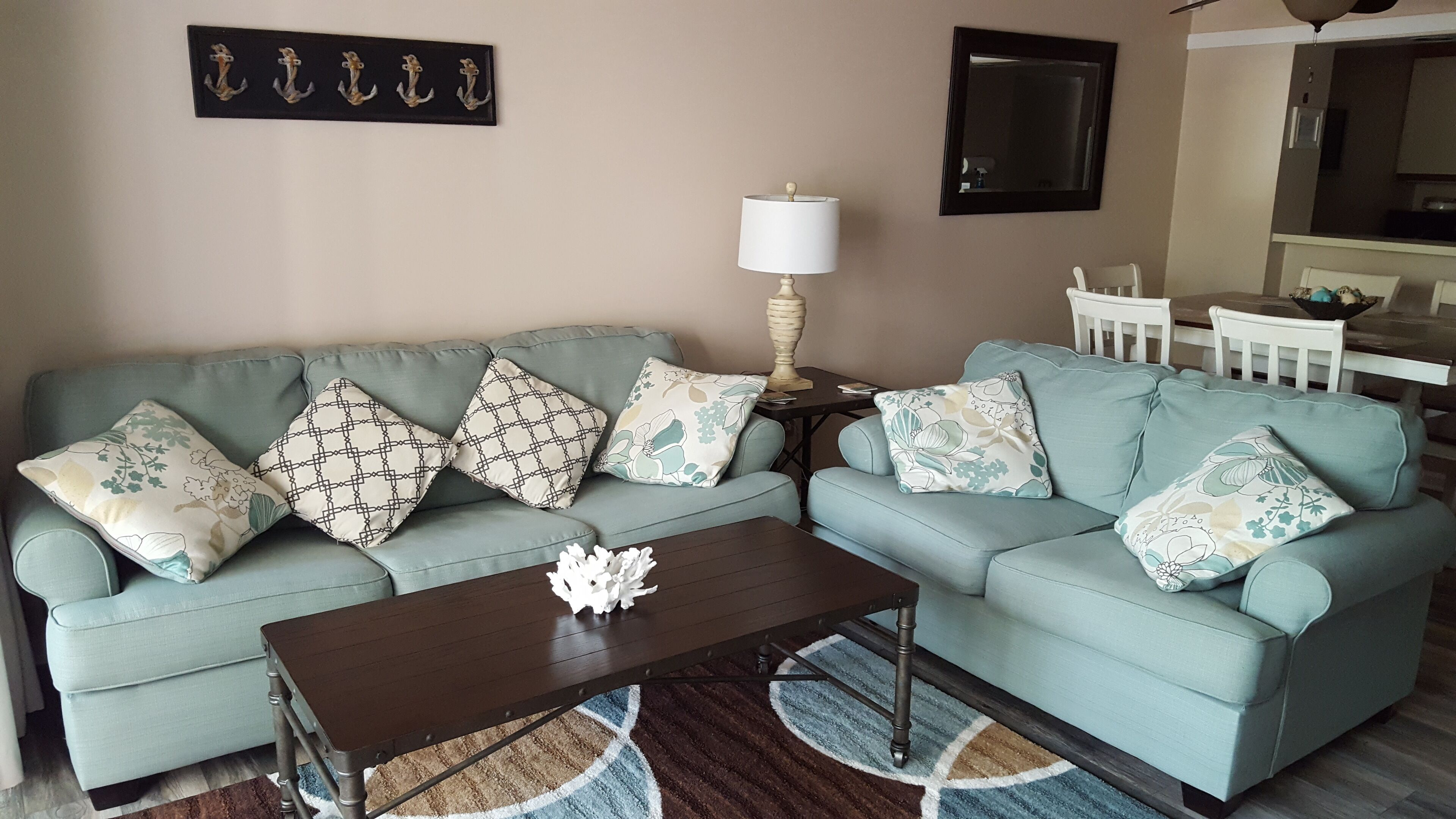 Newly Renovated, 2 BR/2 Bath Resort Atmosphere, Shopping and Entertainment