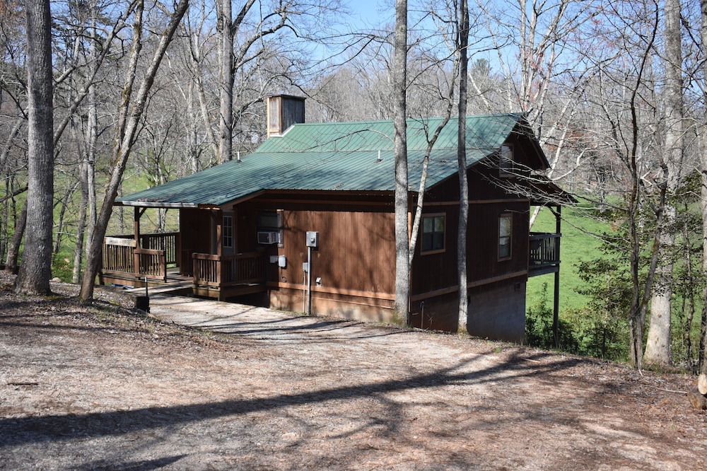 Private, Secluded, Relaxing Cabin.
ASK ABOUT WEDDING OPPORTUNITIES!