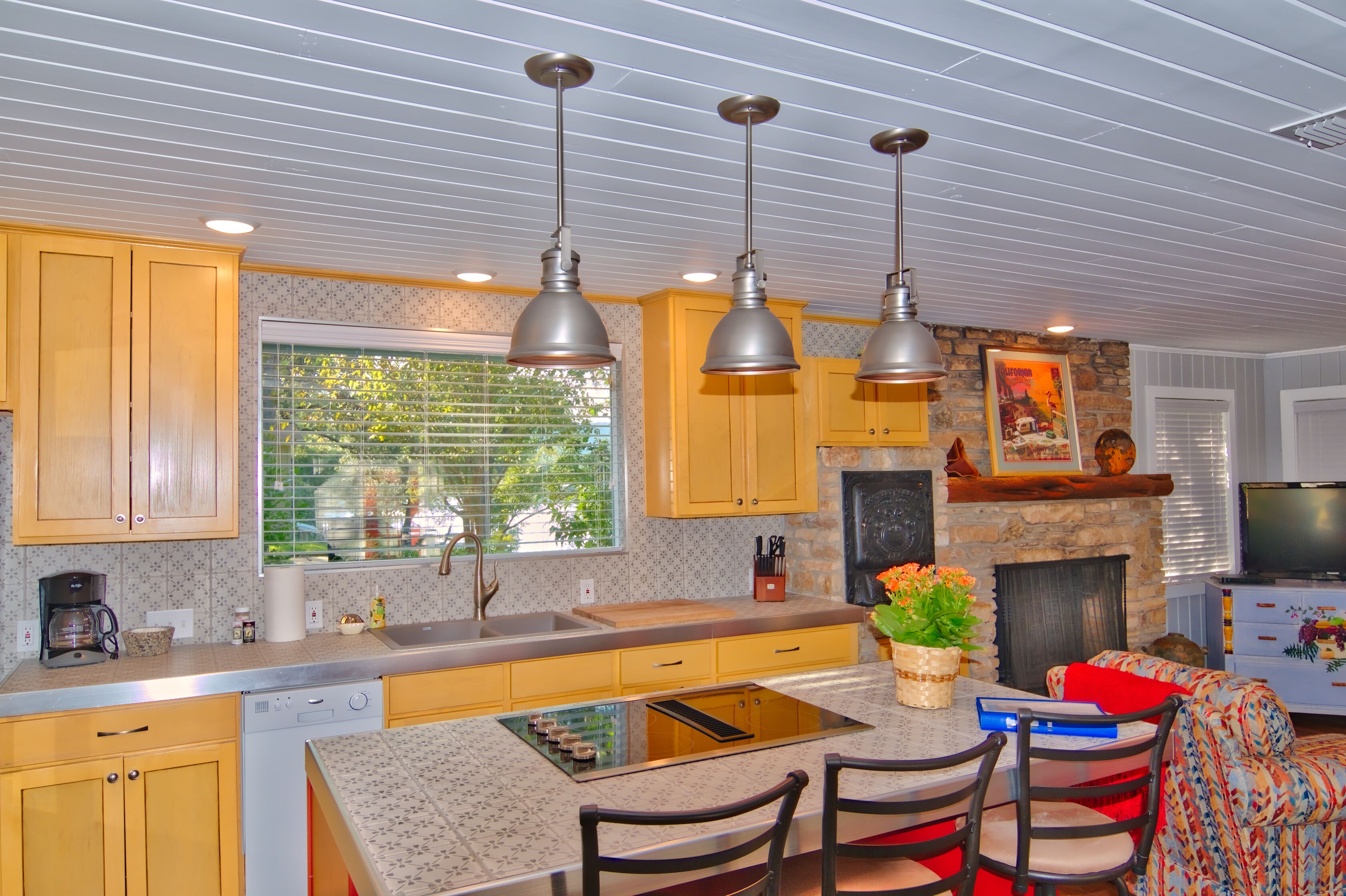 Keep Cozy at Cool Waters -  Located Before the Big Granite Rock, Boat In/Out!