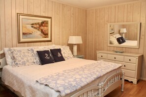 5 bedrooms, desk, free WiFi, bed sheets