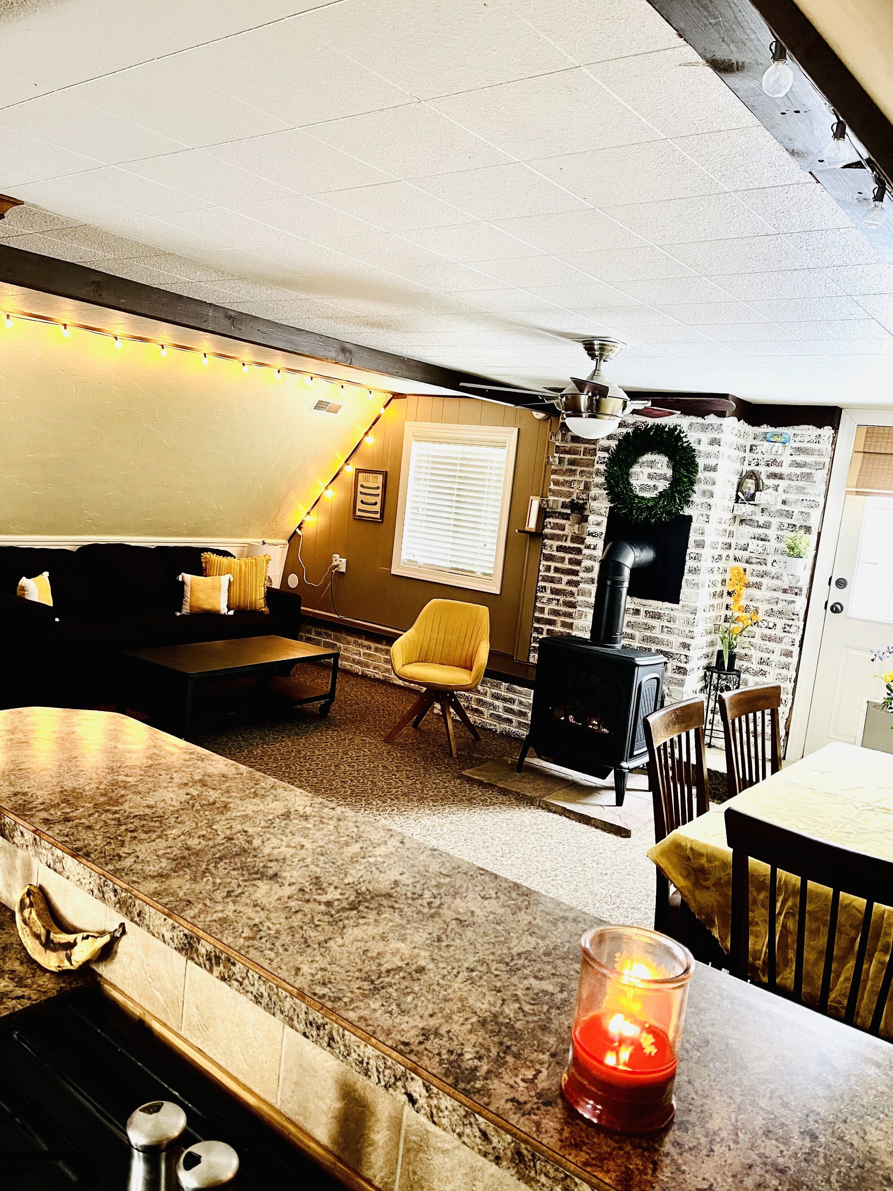 Your PRIVATE PARADISE on The Lake!Sleeps 10