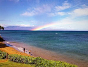 On the beach - Breathtaking Transformation!  Luxury 3-BR Oceanfront Condo (Lahaina)