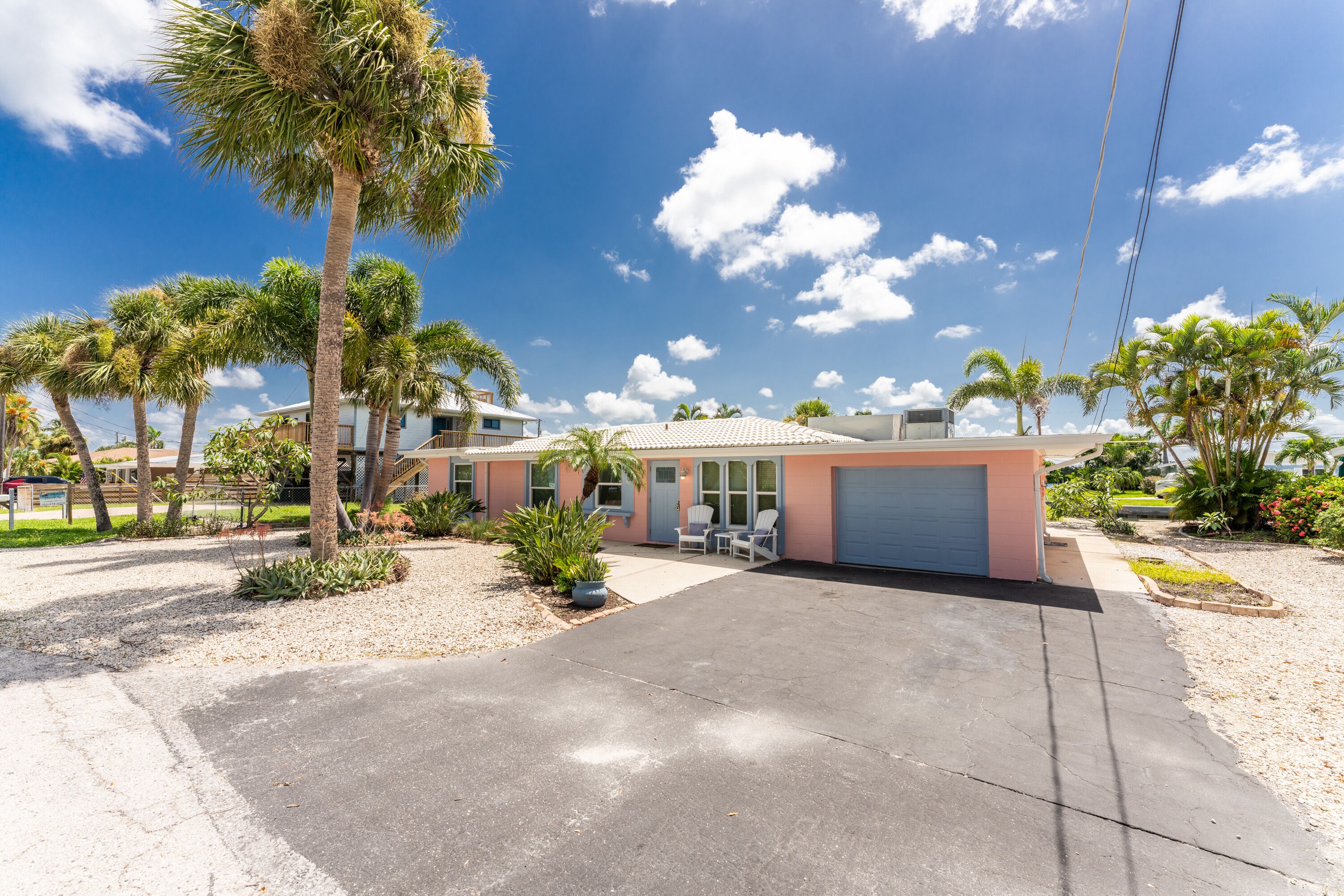 Manasota Key. Place to be. Enjoy the fall and early winter. Great Rate!