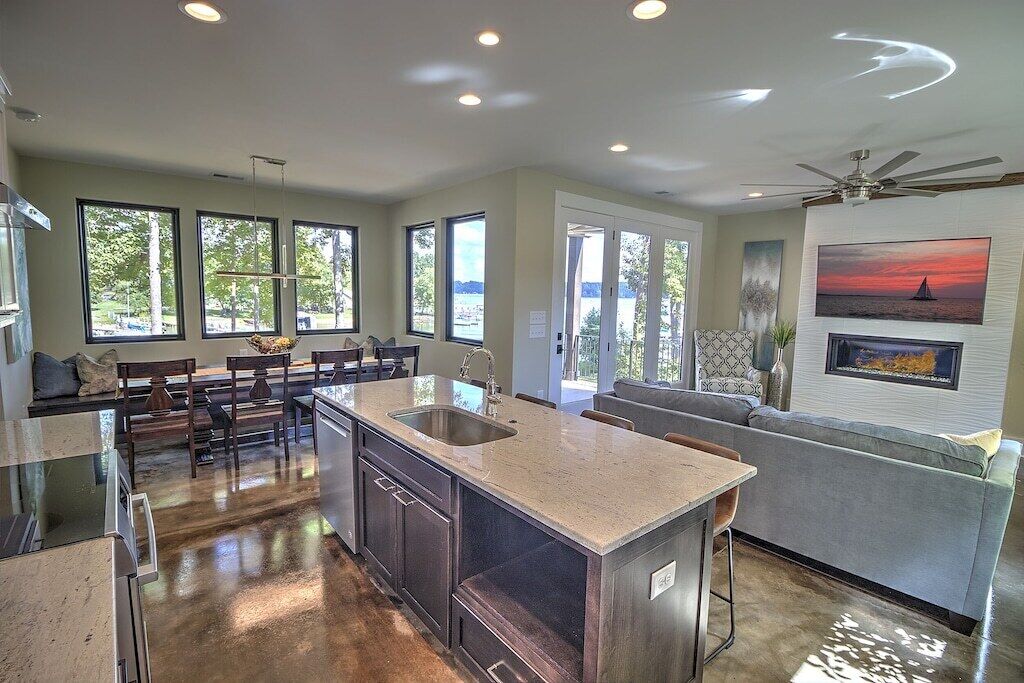 Luxury Waterfront Home with Amazing views! November special 10%