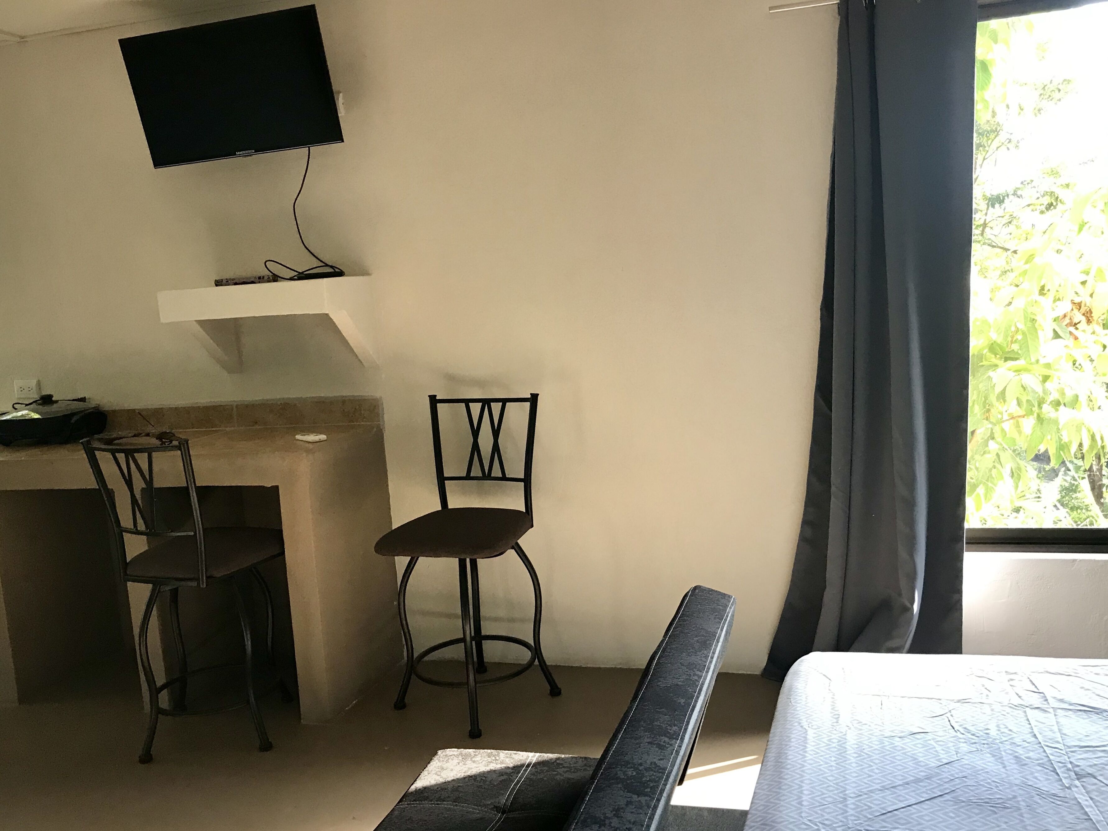 New apartment AC, smart Tv, private bathroom and jardín 