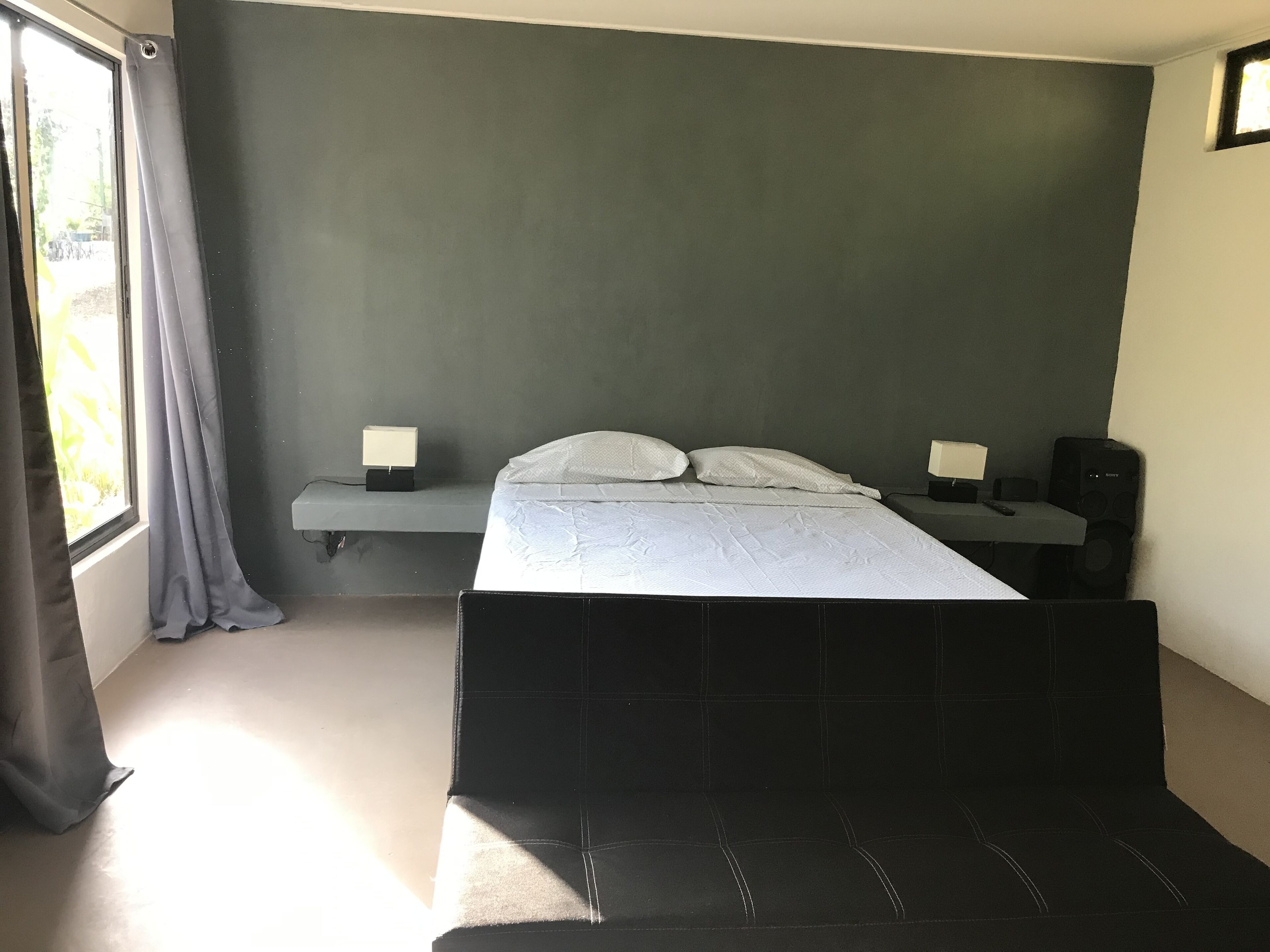 New apartment AC, smart Tv, private bathroom and jardín 