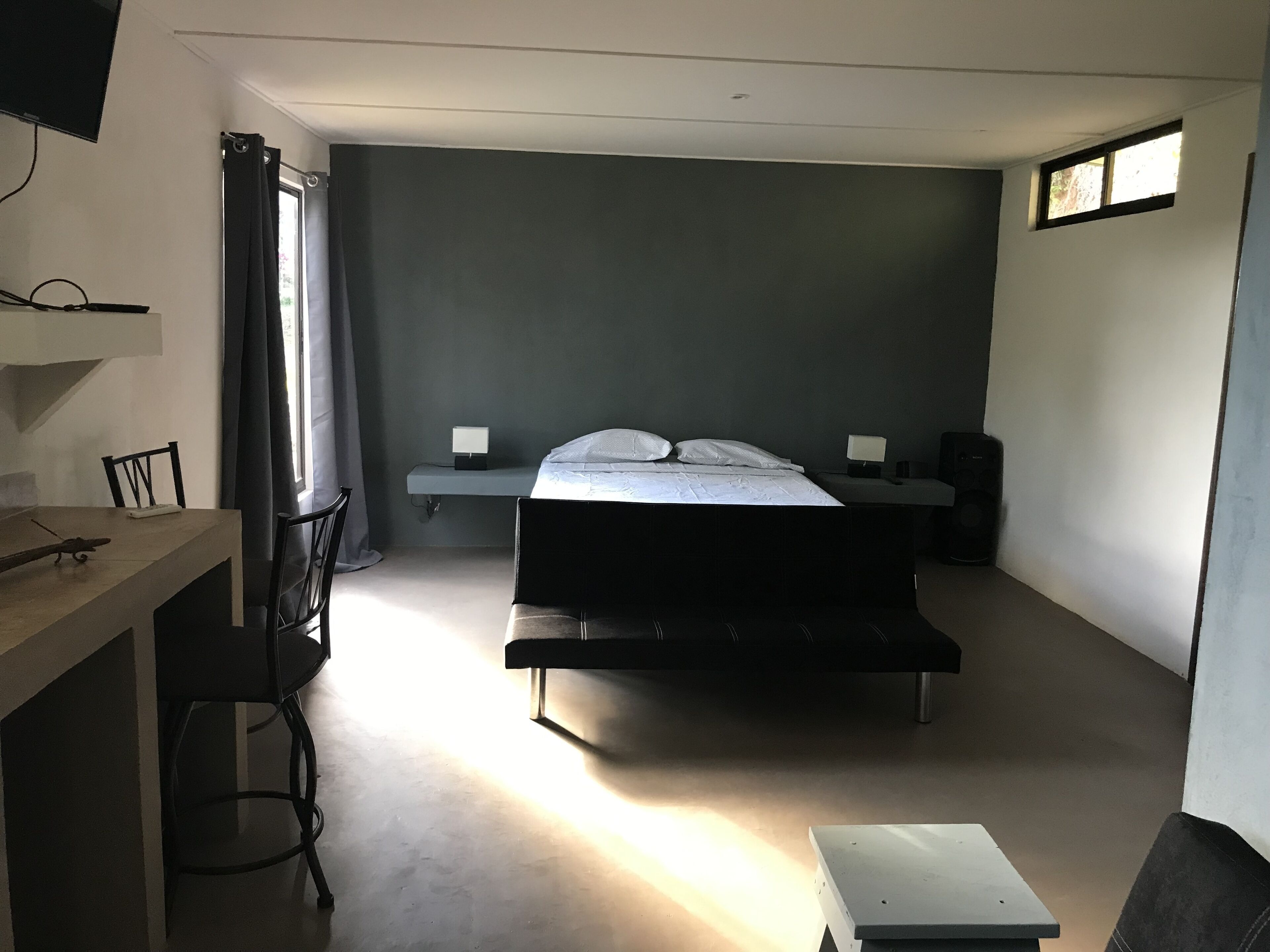 New apartment AC, smart Tv, private bathroom and jardín 