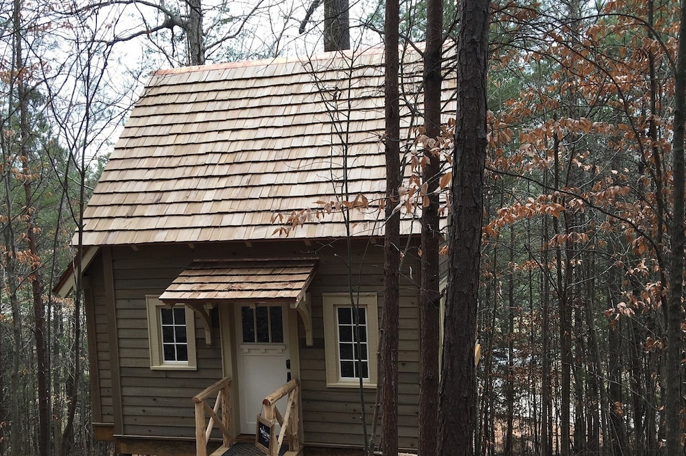 Sophie's Roost Treehouse at Candlelight Forest Resort
