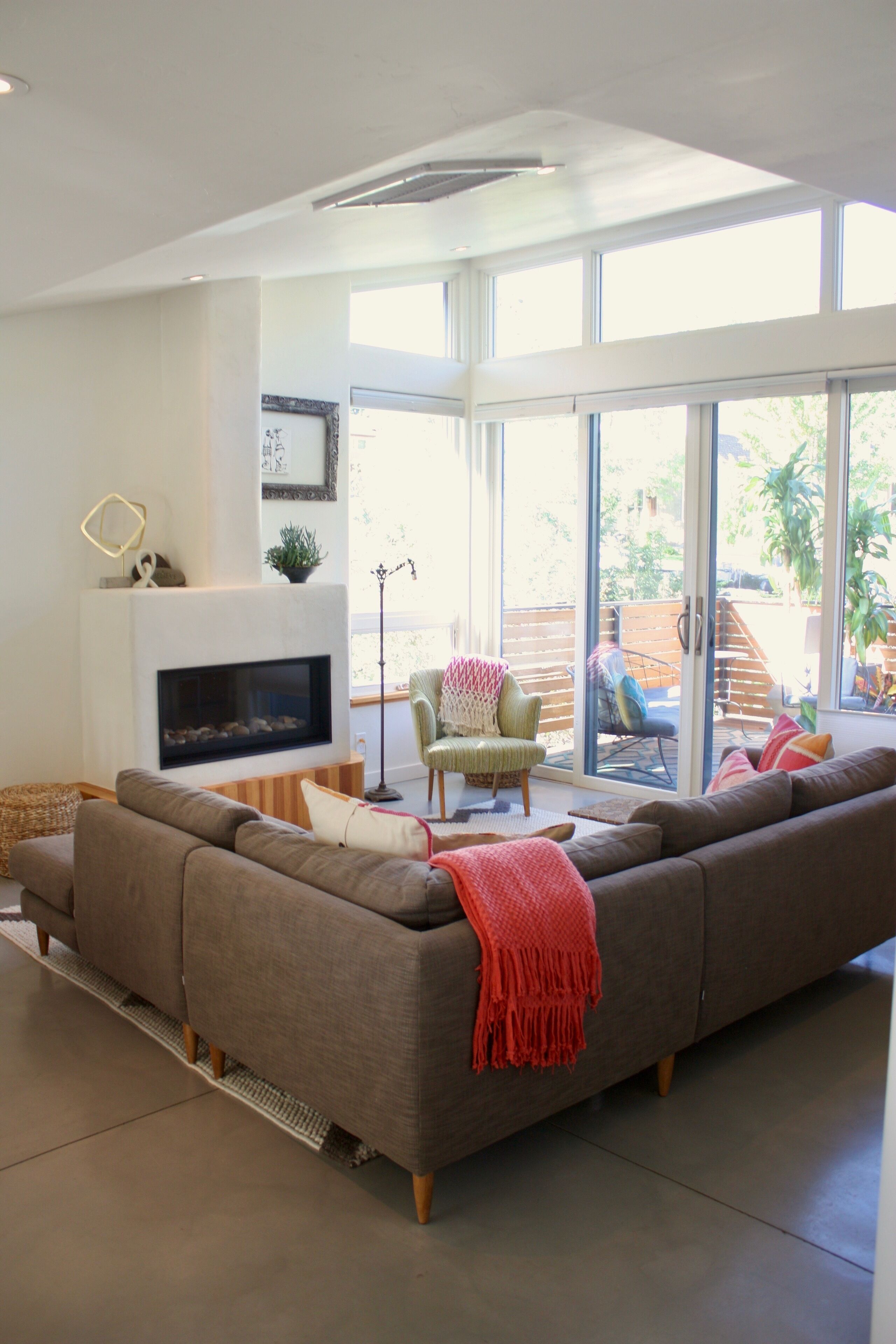 Artful Abode: Breezy In/Out Flow, Views & RoofDeck. Easy Walk to Pearl & Trails