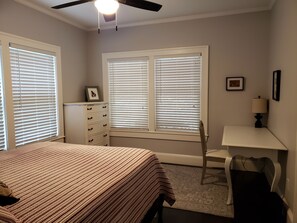 4 dormitorios, tabla de planchar con plancha, cuna de viaje