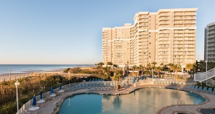 Oceanfront, tilava ja päivitetty huoneisto uima-altailla ja Lazy Rivers