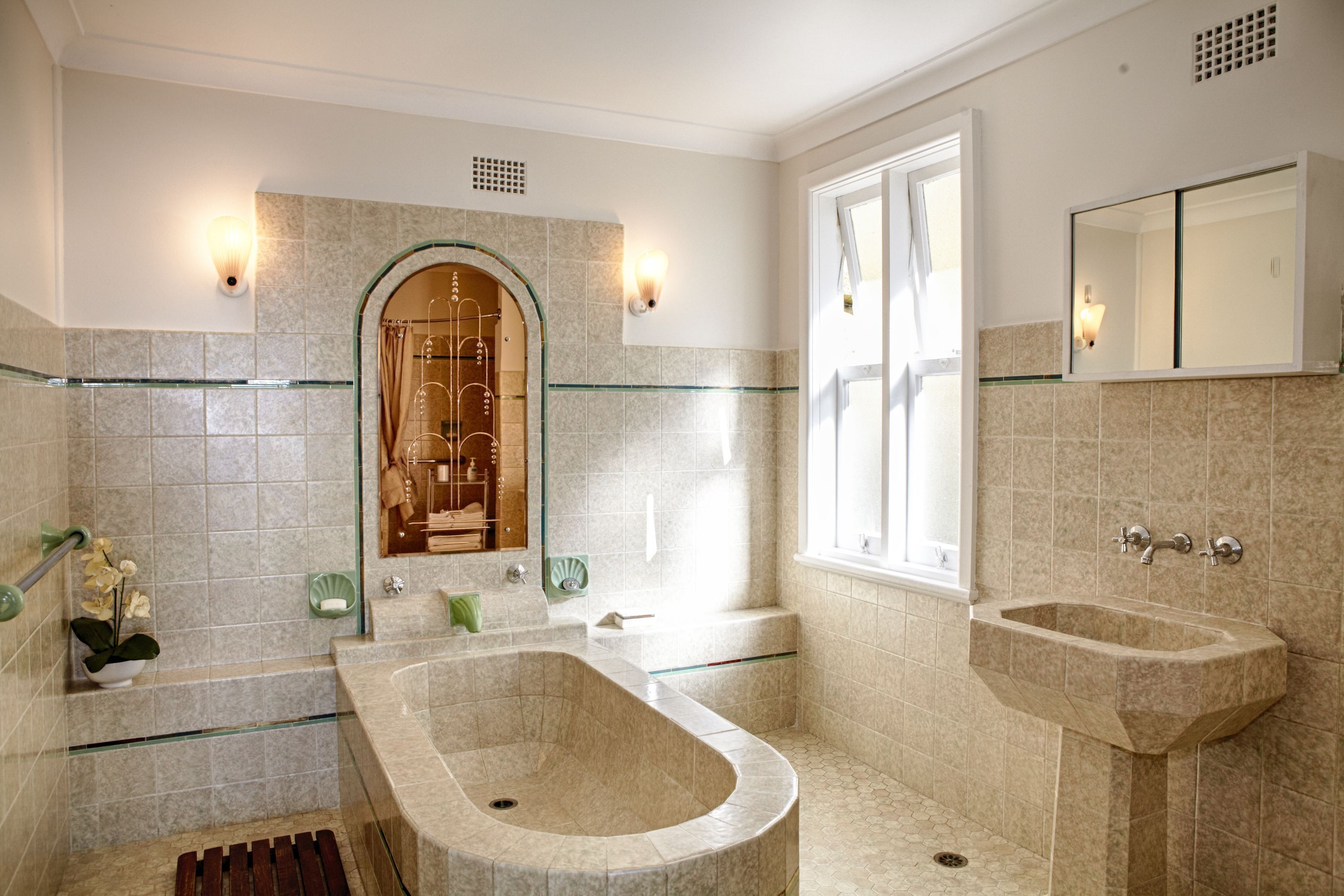 The Oriana - Iconic Luxury Beach Penthouse — image 12