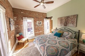 2 bedrooms, iron/ironing board, free WiFi, bed sheets - Salida Chic-2 BDR, 1.5 BTH-downtown Salida, large private deck w beautiful views (Salida)