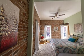 2 chambres, fer et planche à repasser, Wi-Fi gratuit, draps fournis