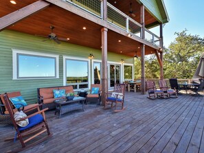 Outdoor dining - Voca House-Modern 1890's Farmhouse - Pool, Hot Tub, Game room, AMAZING VIEW! (Wimberley)
