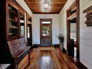 Interior - Voca House-Modern 1890's Farmhouse - Pool, Hot Tub, Game room, AMAZING VIEW! (Wimberley)