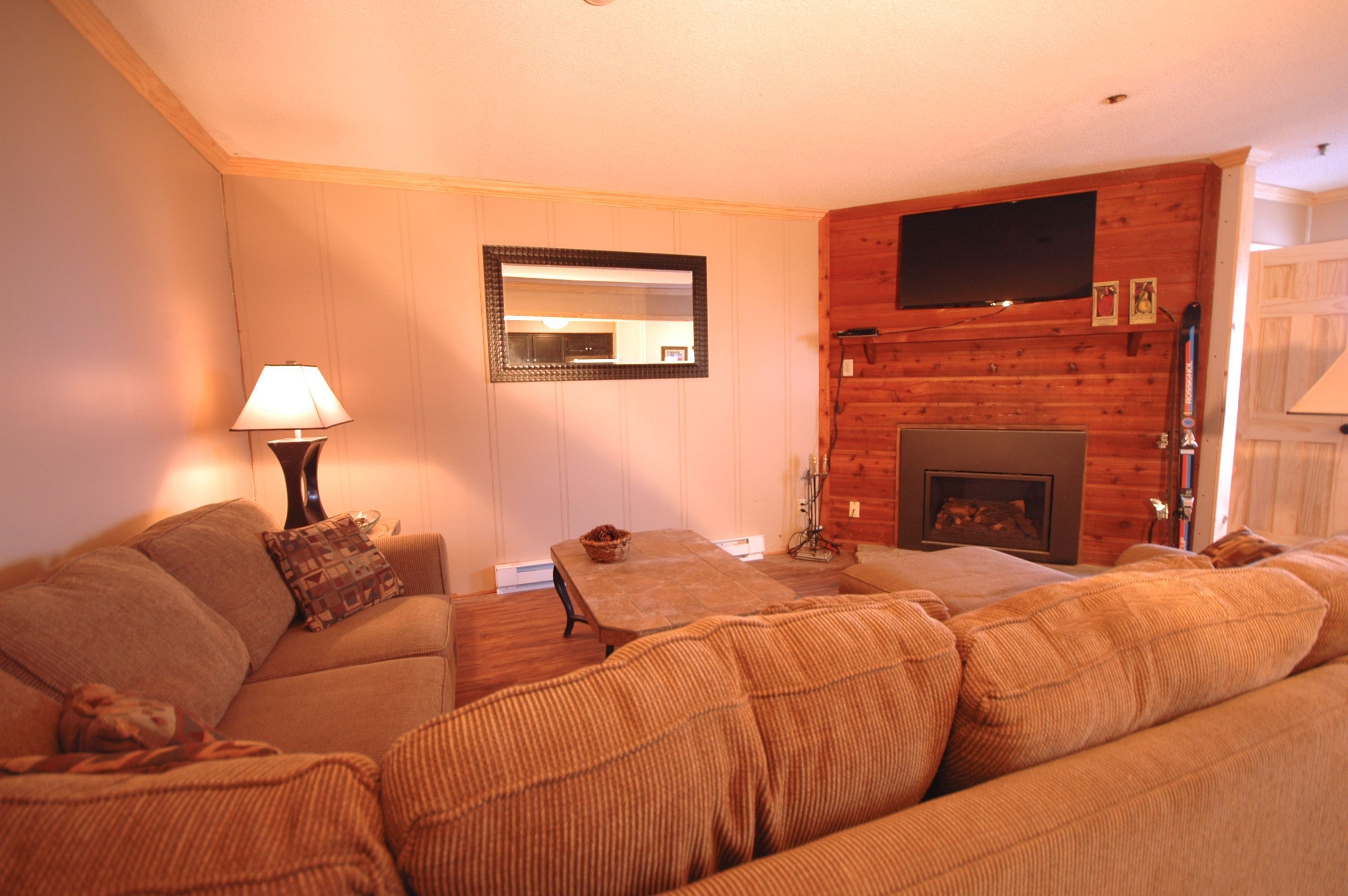 3 BR Condo: Your Cozy Mountain Retreat